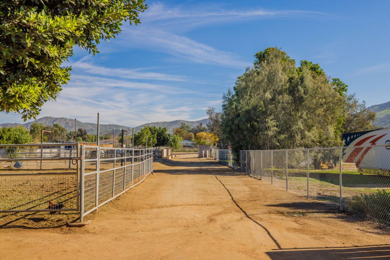 Horse Ranch w/ Arena, Barns, & RV Hookups - photo 23