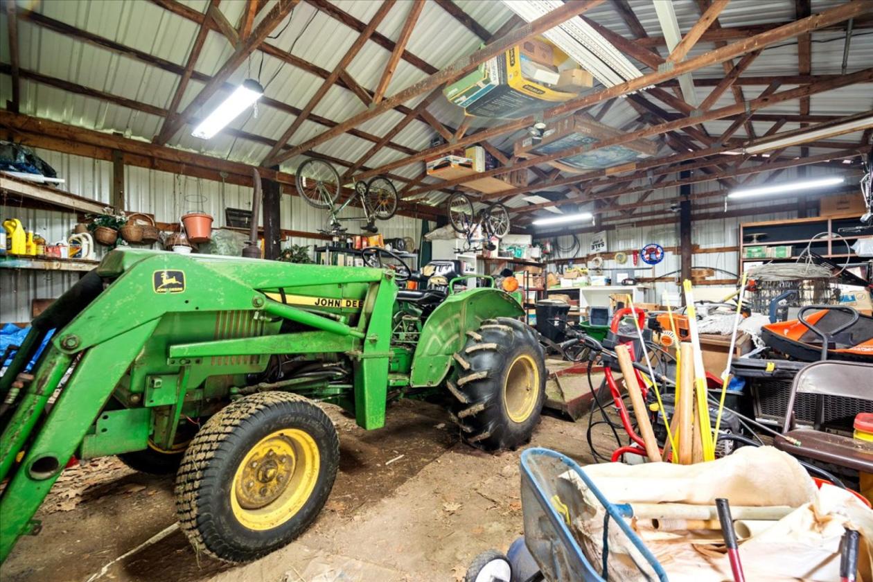 Nearly 12 acre horse farm! - photo 10