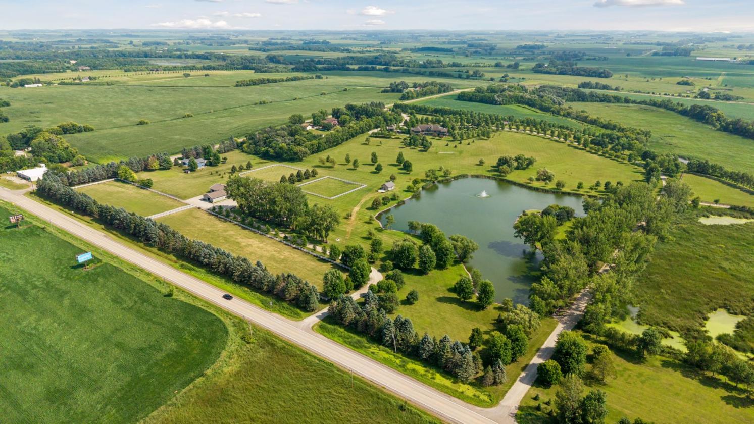 Calonett: 75-Acre Horse Estate - photo 4
