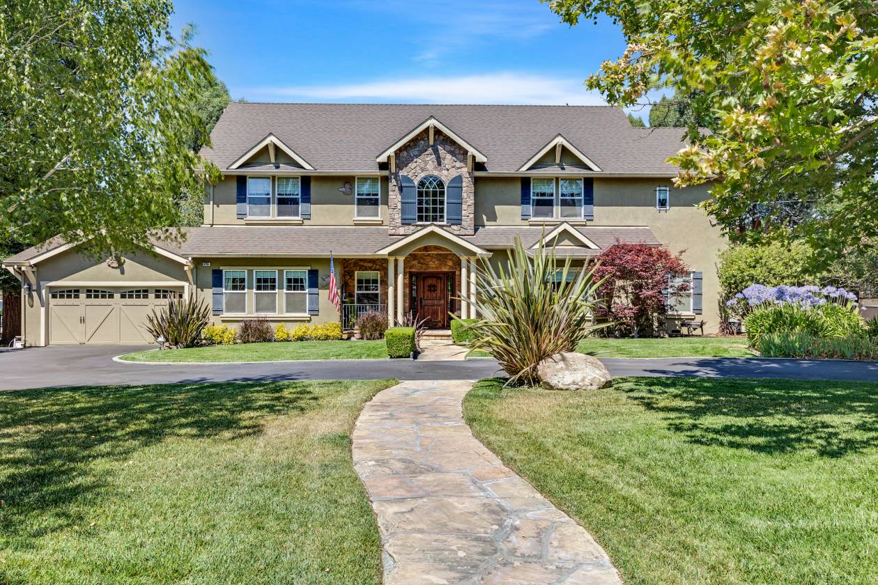 Horse Property for sale.