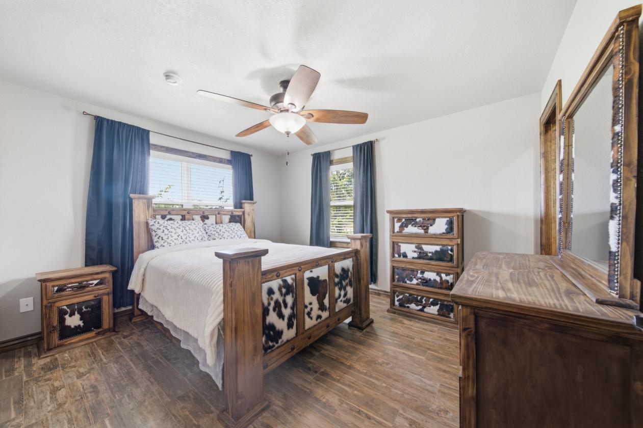 Executive Southwest Home - photo 24