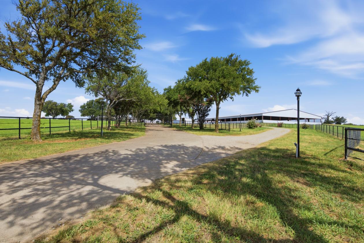 Exceptional Equestrian Estate w/ C-2 Potential! - photo 5