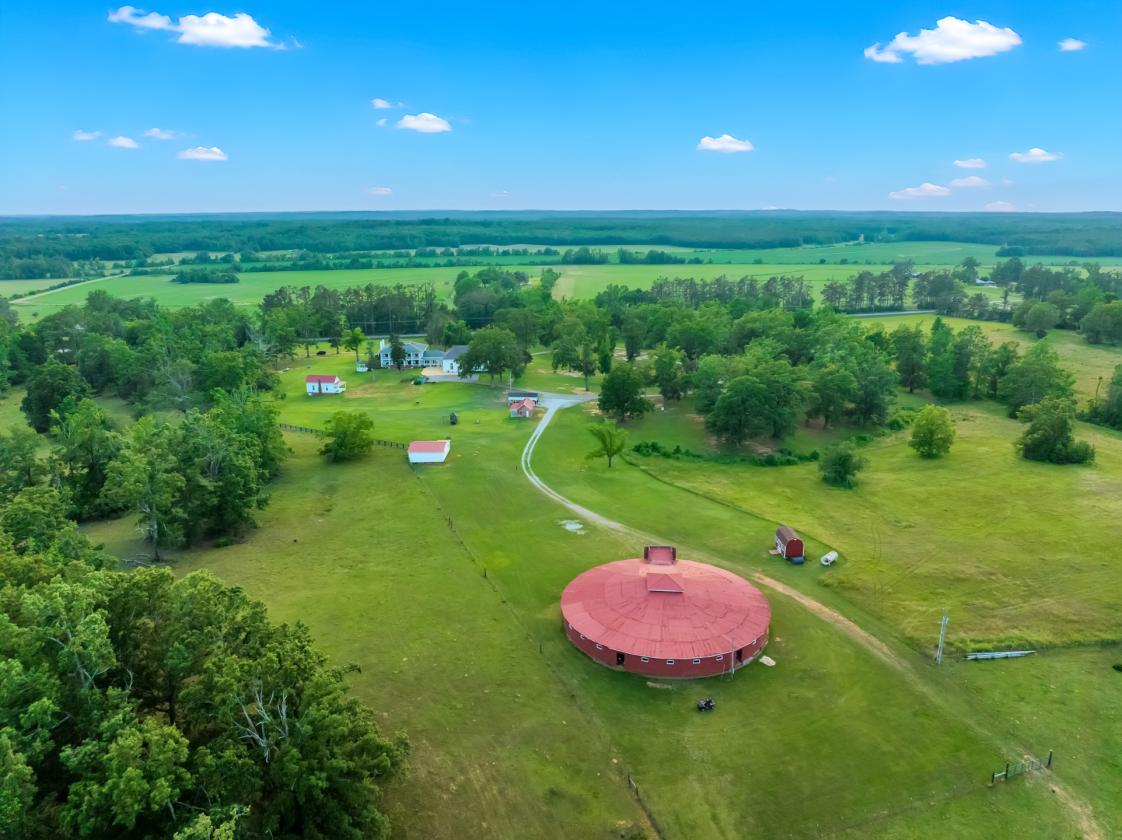 Rare Historic Round Polo Barn - photo 2