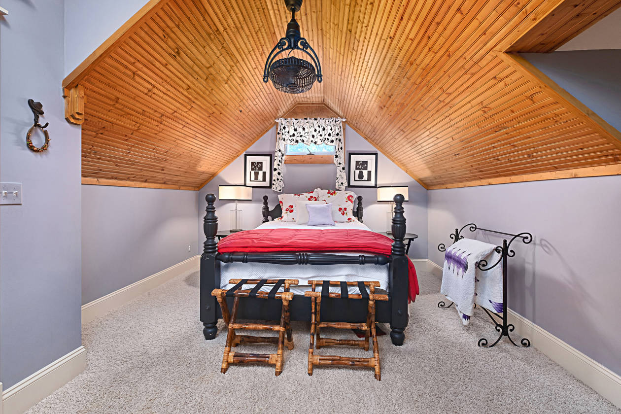 Professionally designed equestrian estate home near Hampton Cove