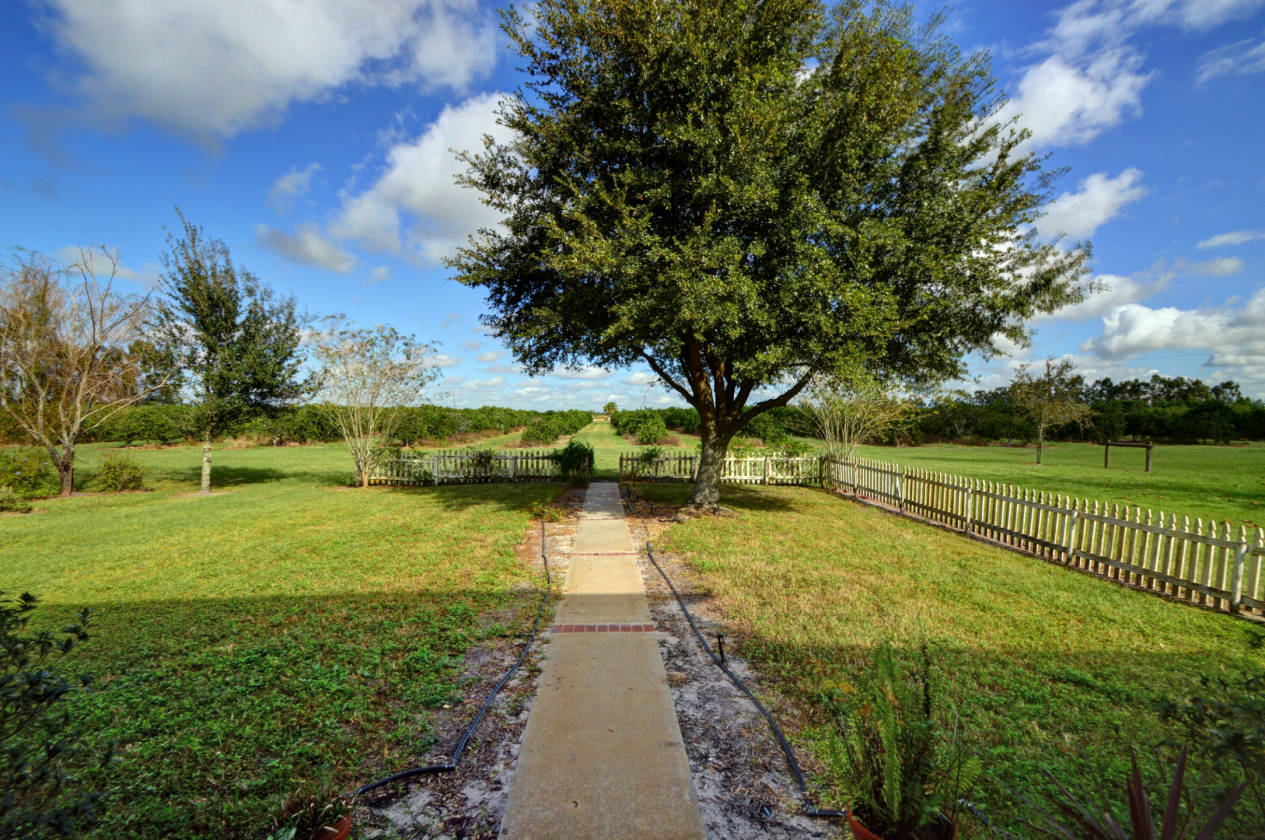 Enjoy the Country Life on a 20 Acre Farm Home! Vero Beach, Indian