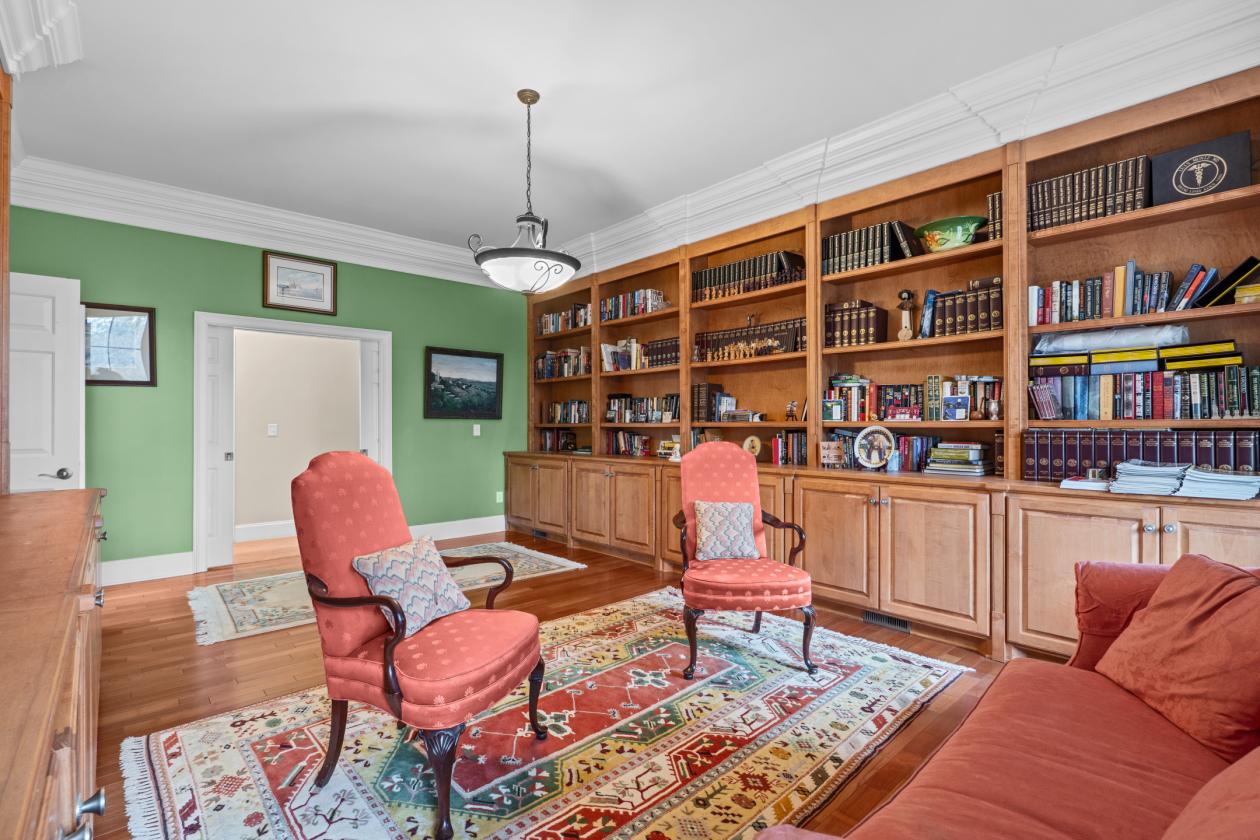 Custom home, pool and equestrian community! - photo 12
