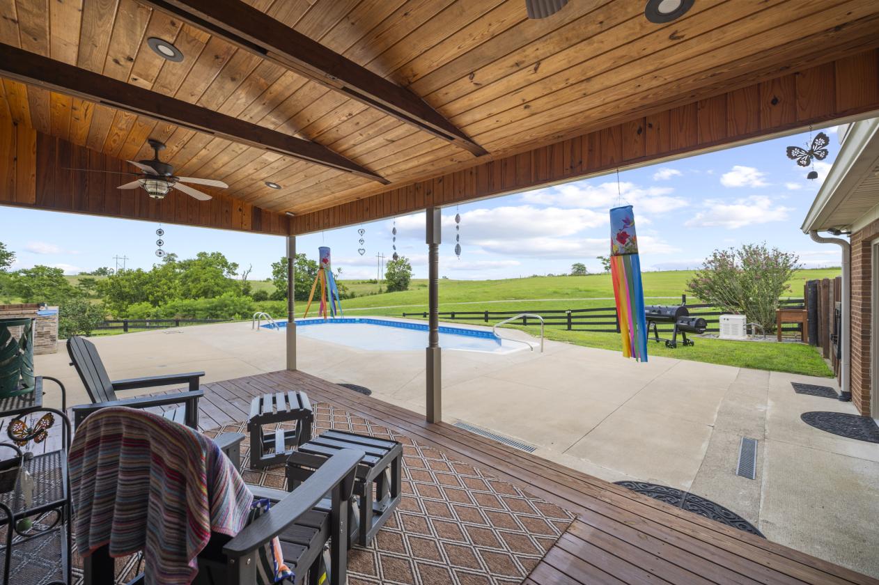 Private Estate Home w/Pool, Barn & Geothermal - photo 24