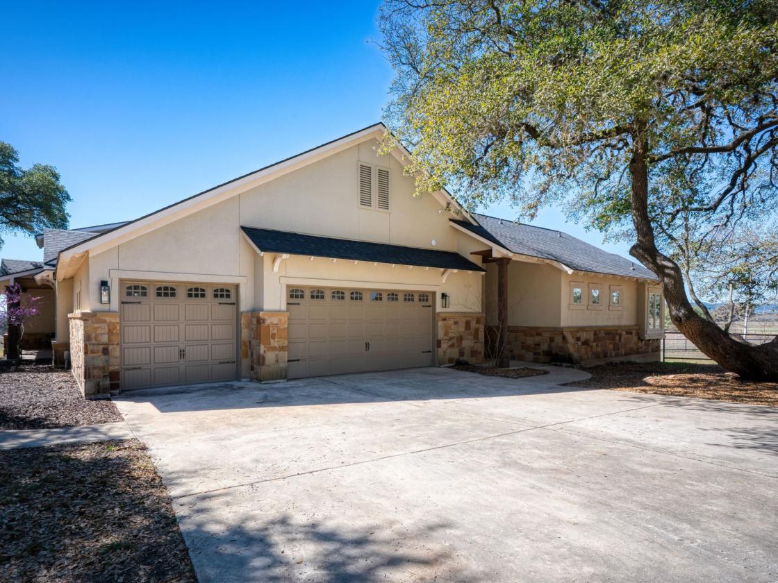 Hill Country Showcase Home Plus Horse Barn - photo 3