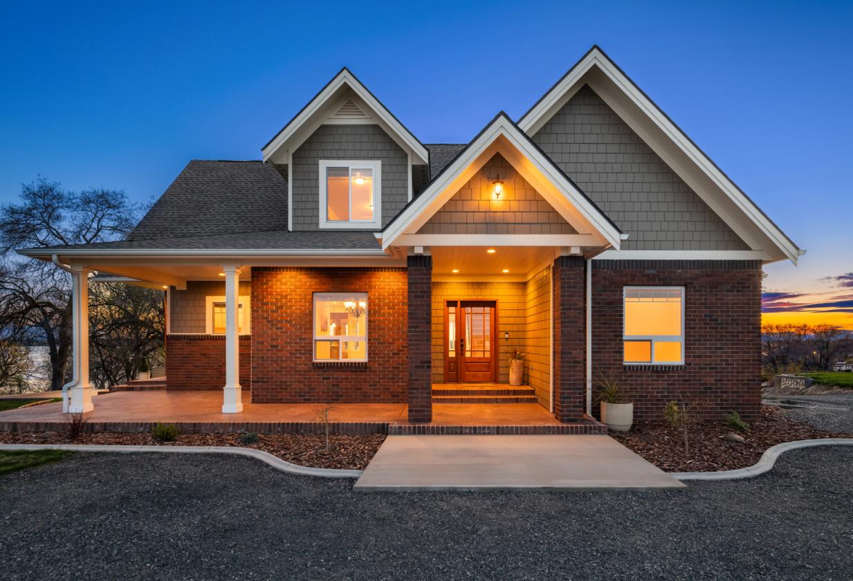 LAKEFRONT EQUESTRIAN ESTATE- TURNKEY, MULTI-USE - photo 3