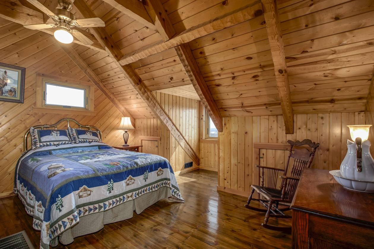 Beautiful log home on 33.95 acres - photo 24