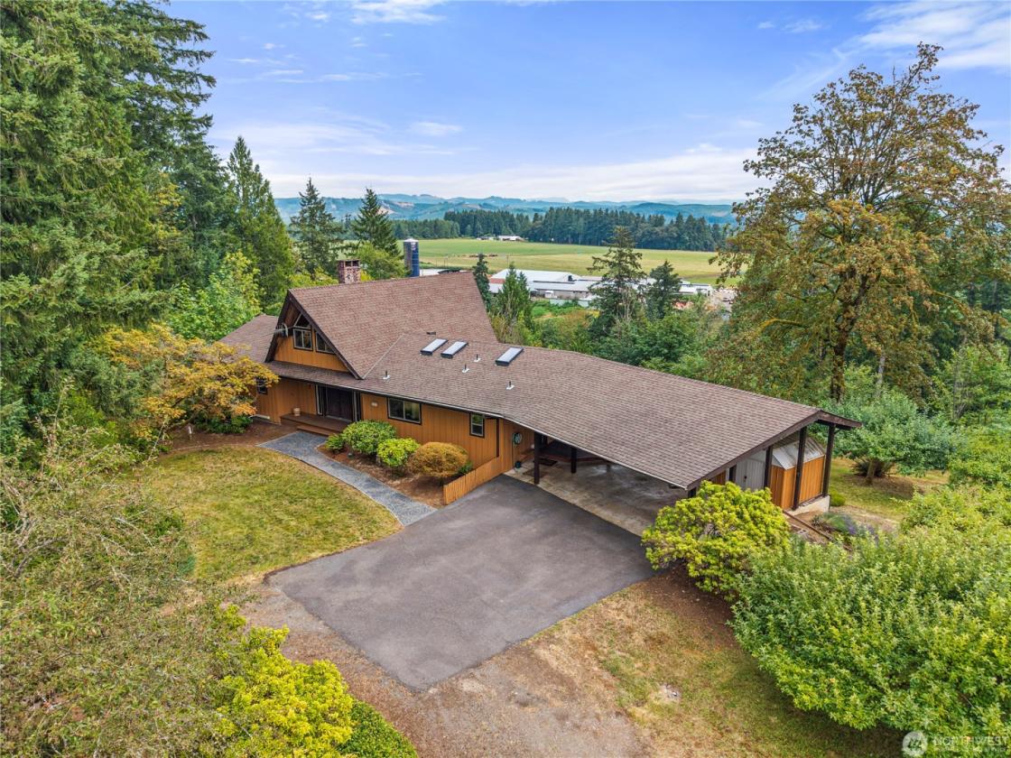 78-Acre Estate with Mountain Views & Orchard - photo 1