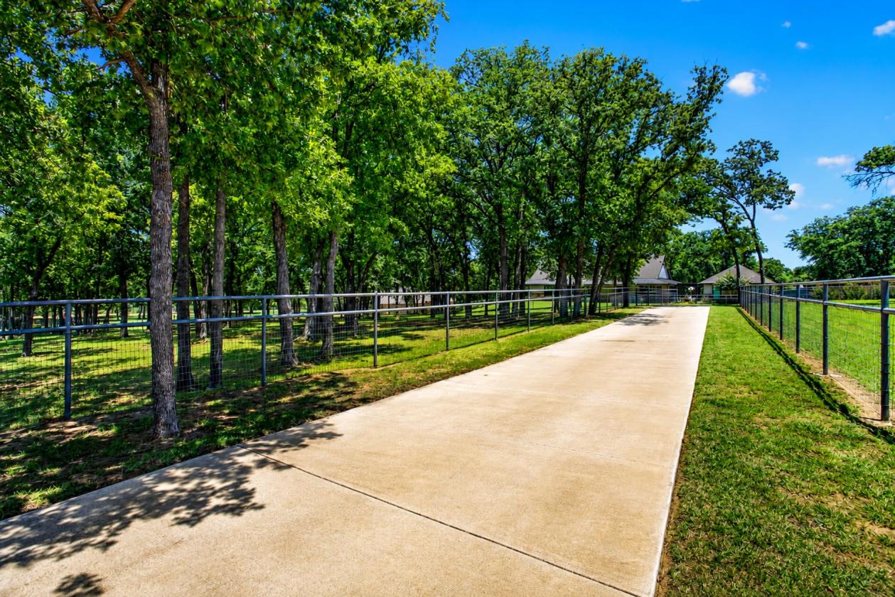 Home on 5 acres Near Chisolm Trail Tollway - photo 1
