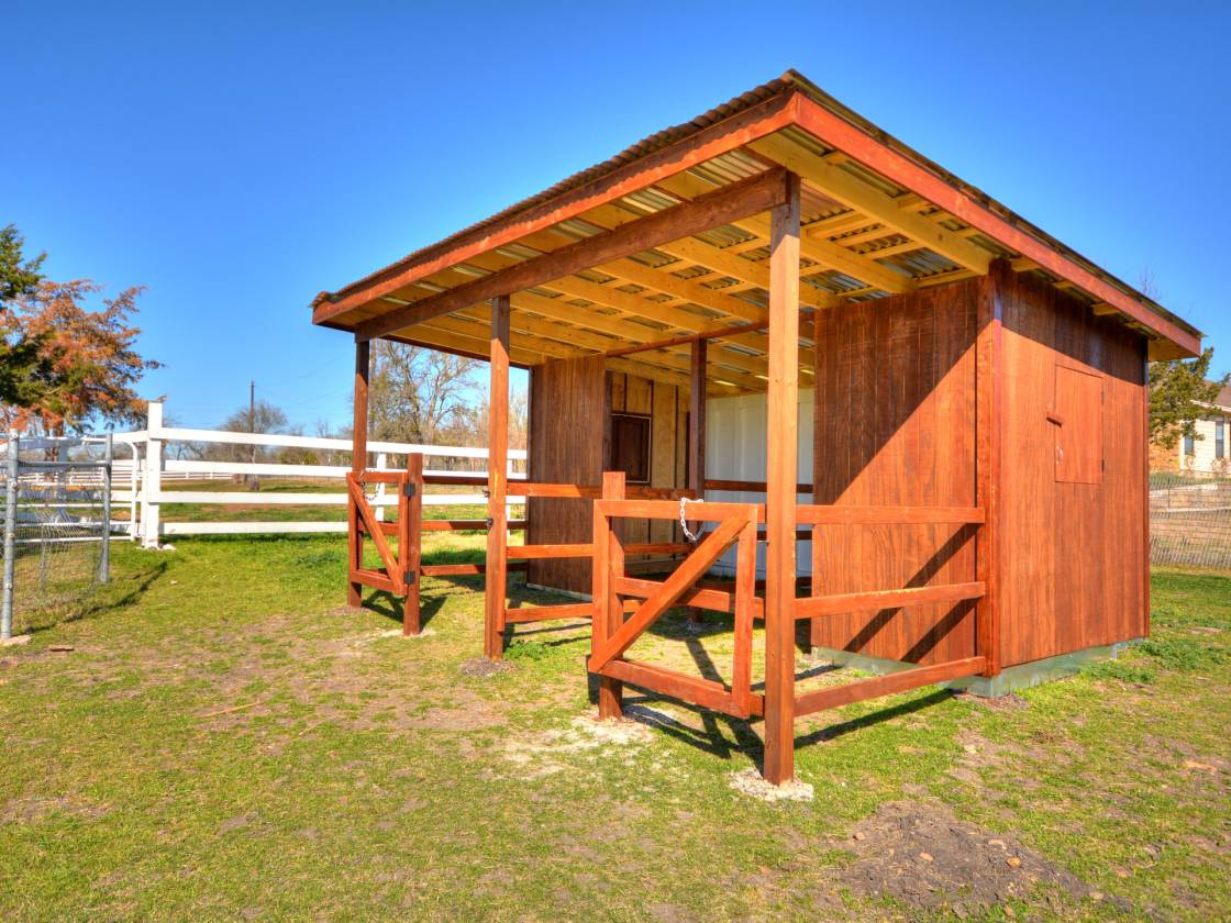 Austin area luxury equestrian estate with separate guest house on
