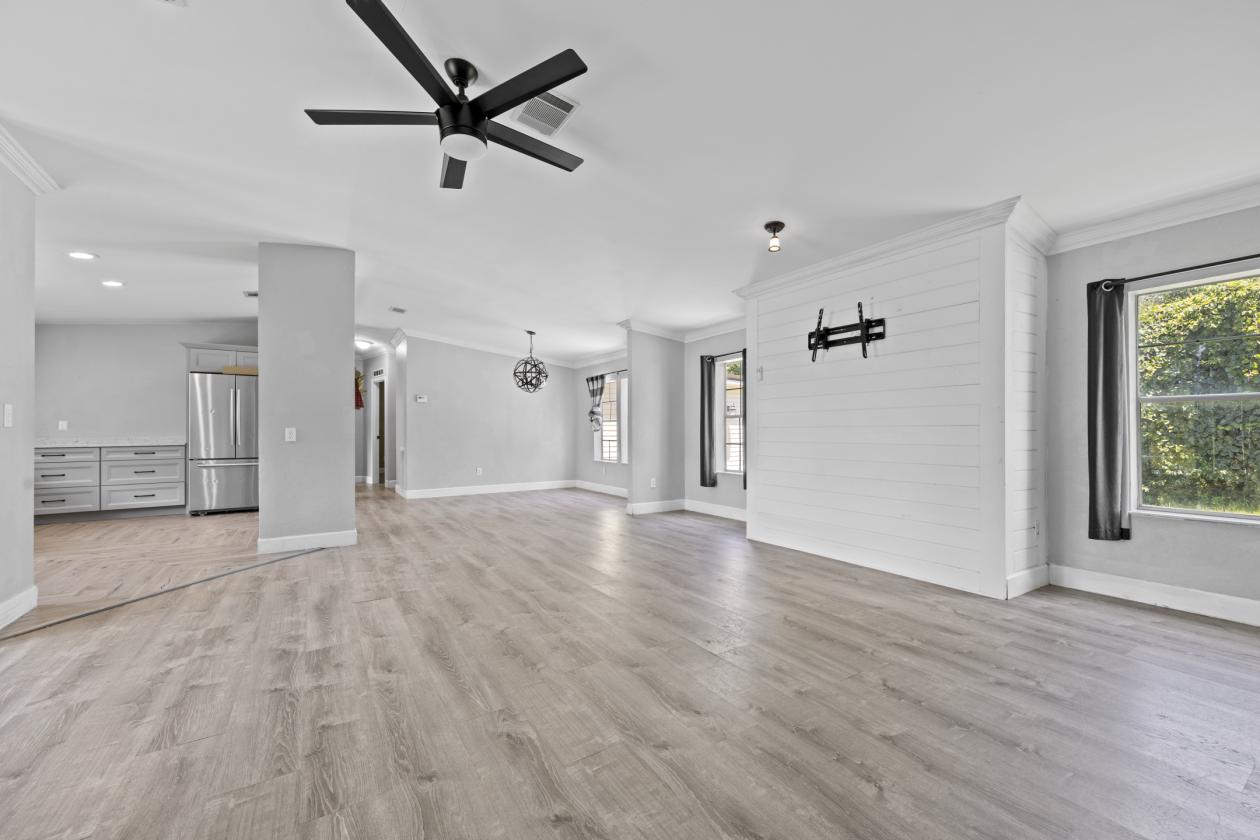 Beautiful Home and Acreage - photo 5