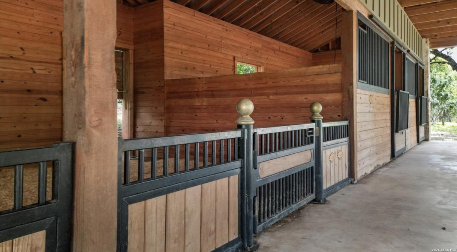 Texas Hill Country Estate | Barn & Riding Trails - photo 28
