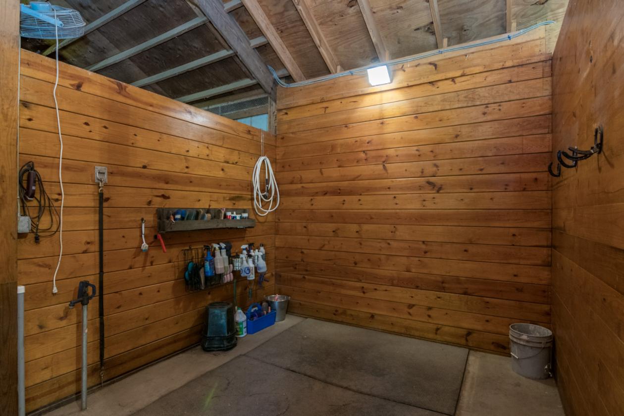 Private Equestrian Oasis with Indoor Arena - photo 5