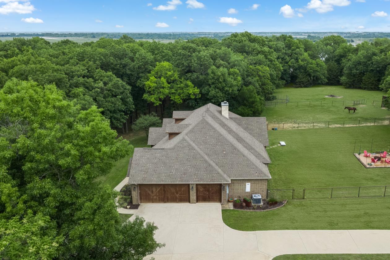 Luxury Ranch Retreat on 11.66 Acres near Dallas - photo 3