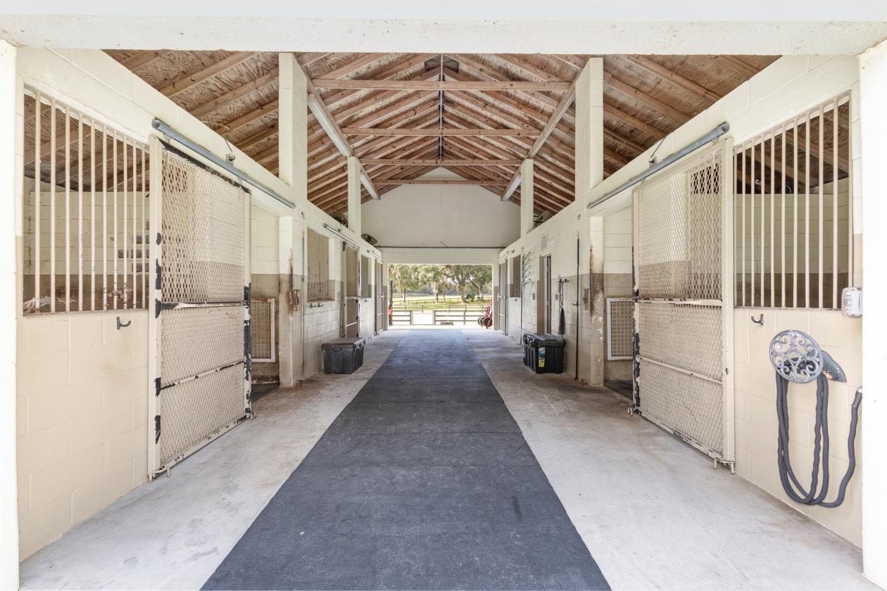 Elegant Horse Property with Arena, Pool, and Guest - photo 18