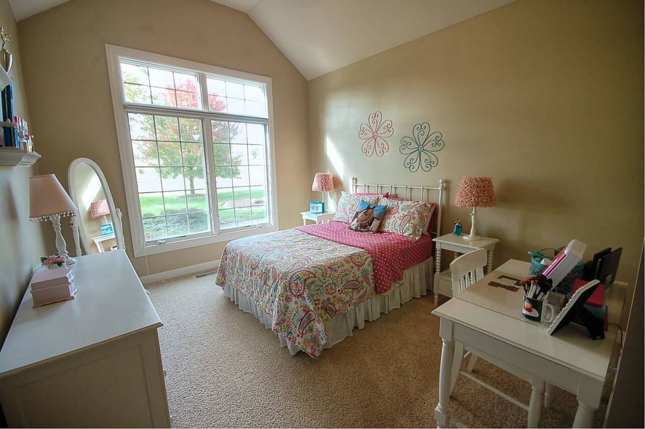 Exceptional Equestrian Estate on 5.6 acres with Indoor Arena Elburn