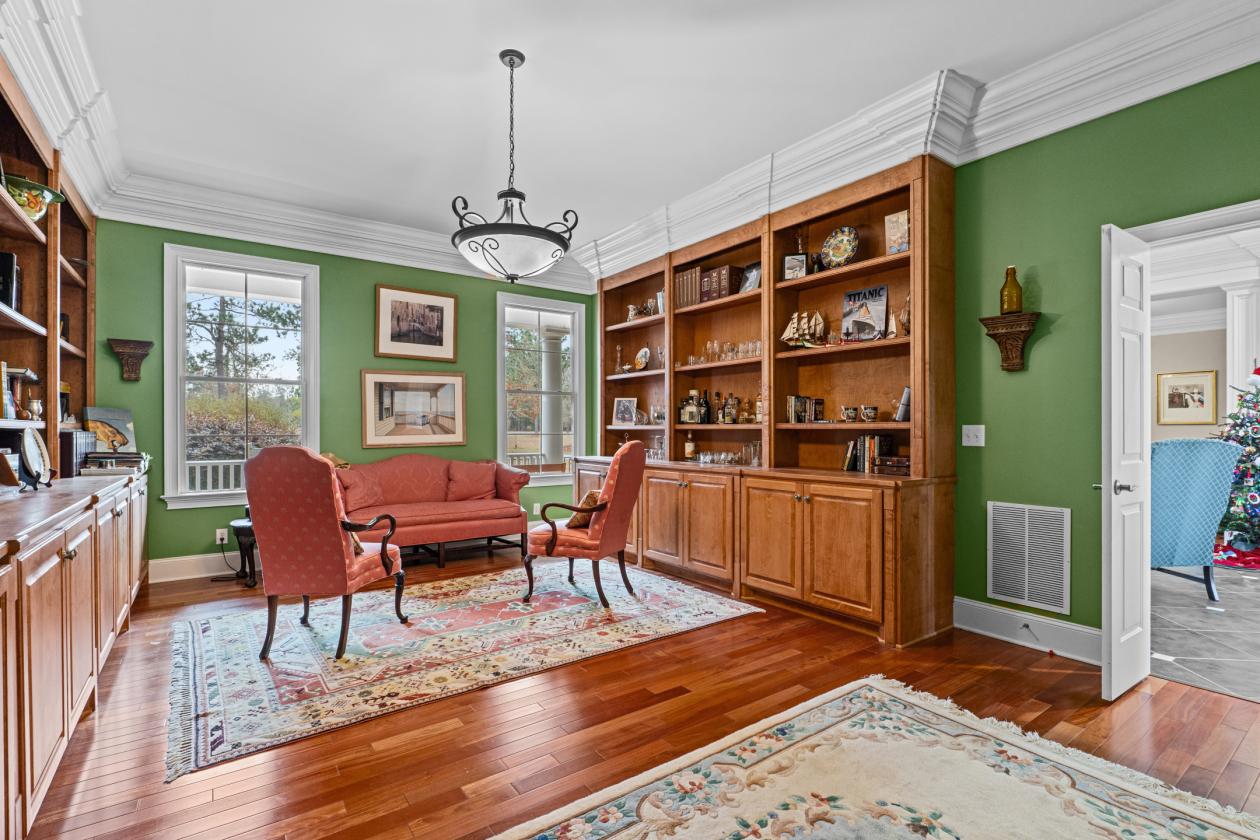 Custom home, pool and equestrian community! - photo 11