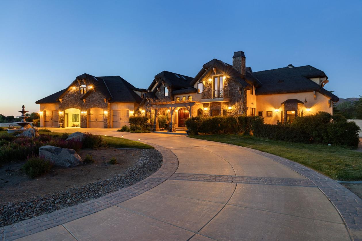 Extraordinary Estate in Pleasant Valley - photo 4