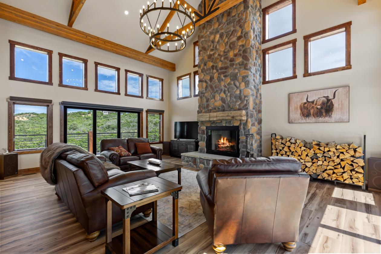 A Luxurious Equestrian Mountain View Estate! - photo 8