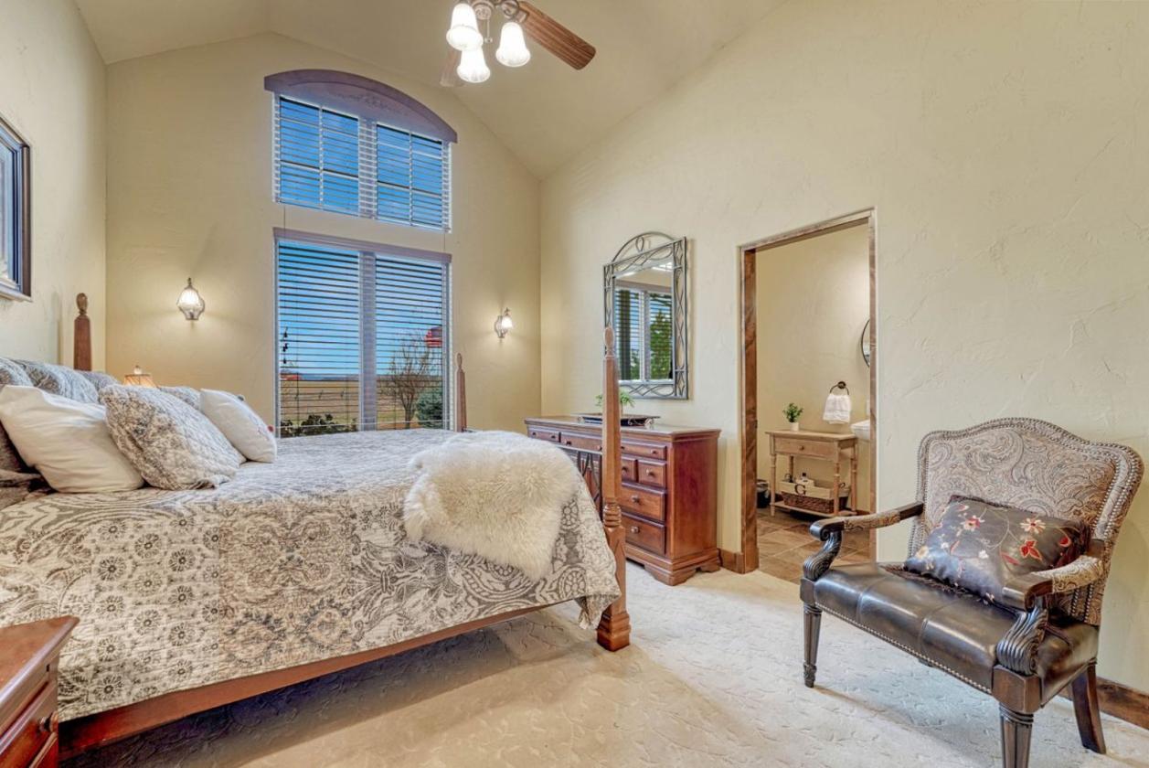 Timeless Equestrian Living Made for Entertaining - photo 20