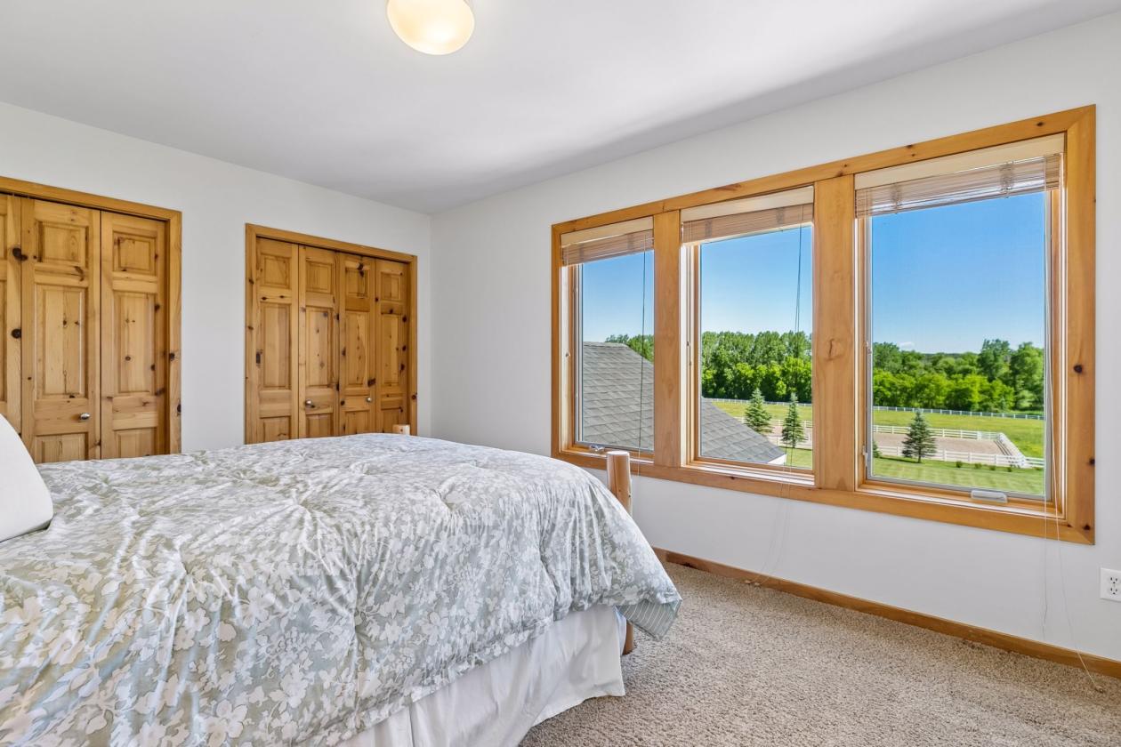 Stunning 5.73 Acre - Equestrian Friendly - Updated - photo 21
