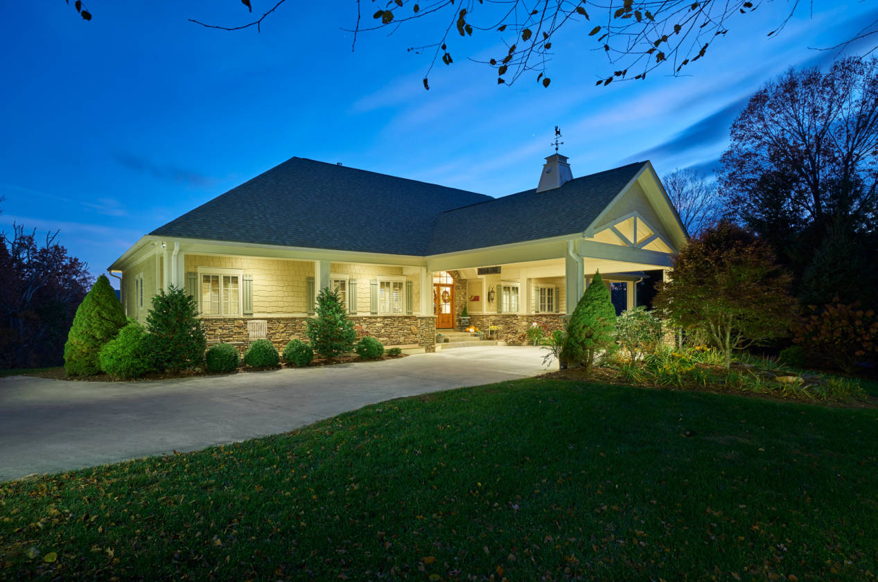 Horse property with views, 10 acres & luxury home... Laurel