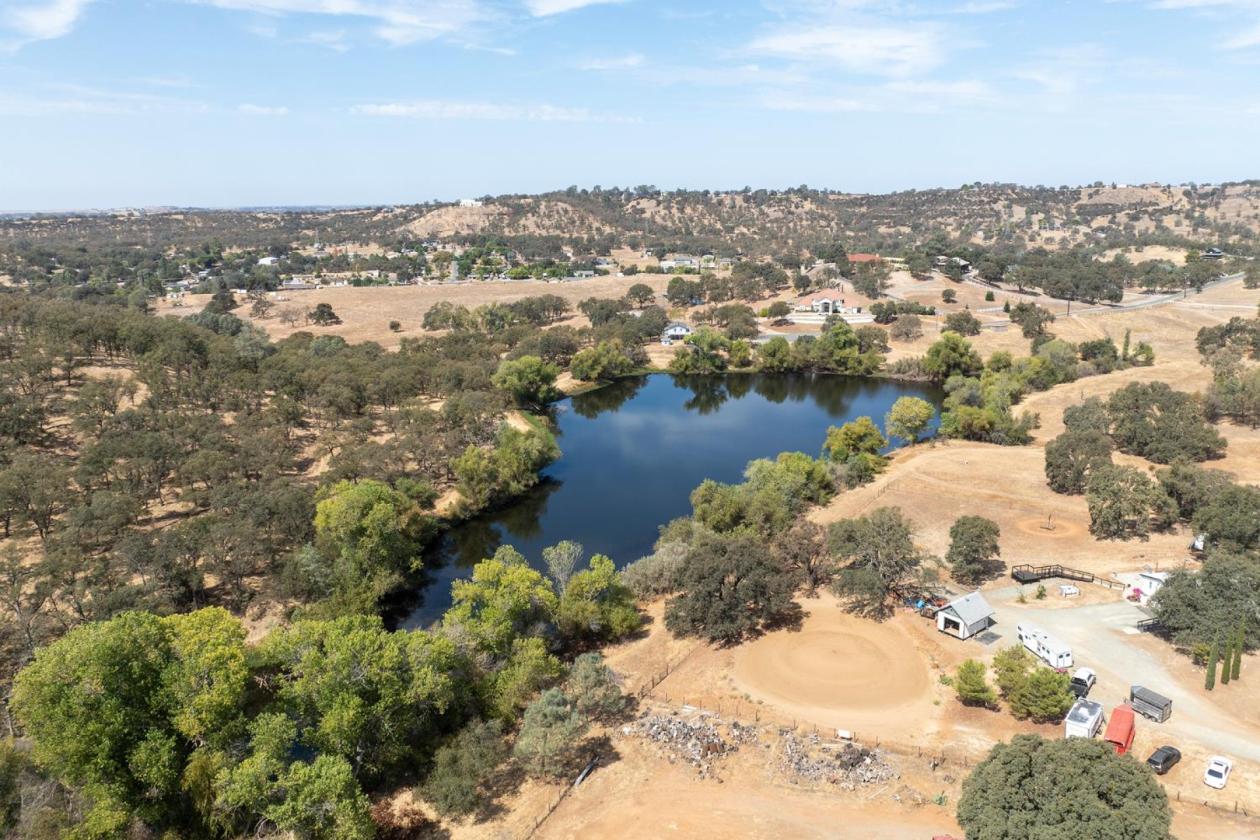 SPECTACTULAR LAKE FRONT HORSE PROPERTY RANCHETTE!! - photo 28
