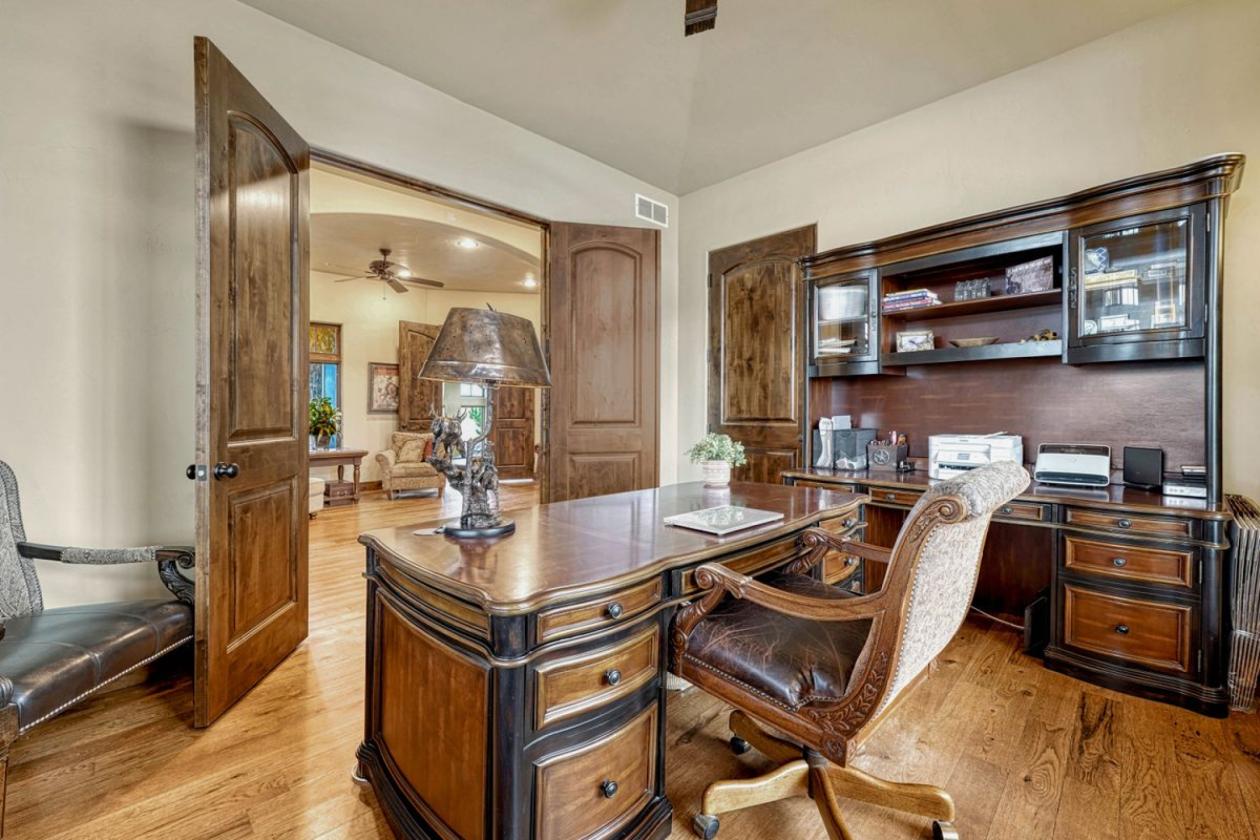 Timeless Equestrian Living Made for Entertaining - photo 21