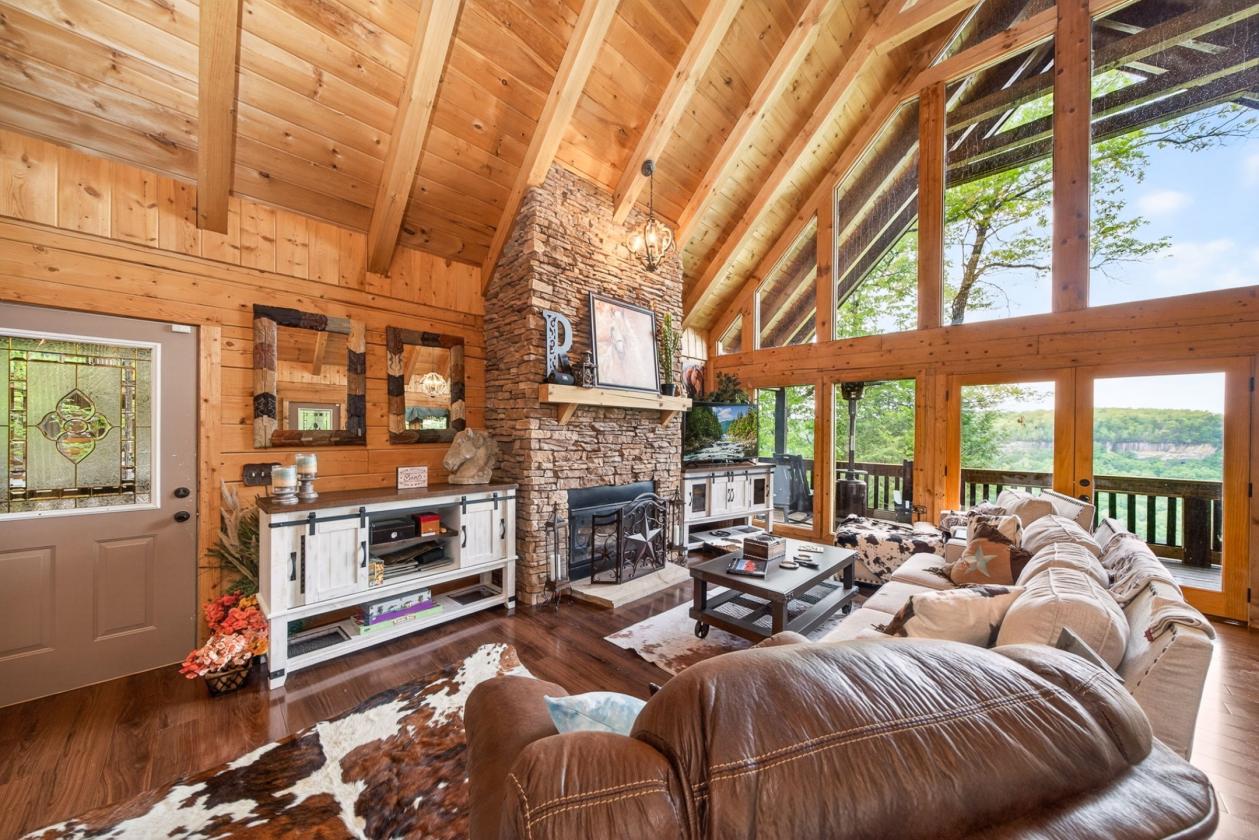Log cabin home near Big South Fork - photo 9