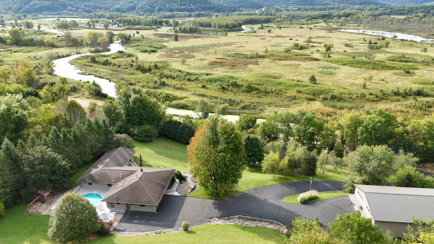 Executive estate on 9.5 wooded acres - photo 23