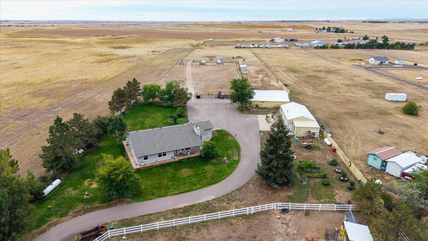 T Lazy J -Roping Arena, 6-Stall Barn & Custom Home - photo 15