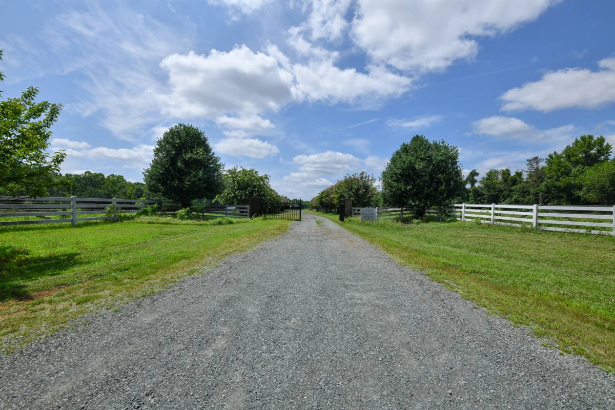 Horse Farm with potential development - photo 1