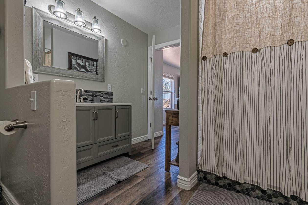Great Self-Sustained Property with Large home - photo 9