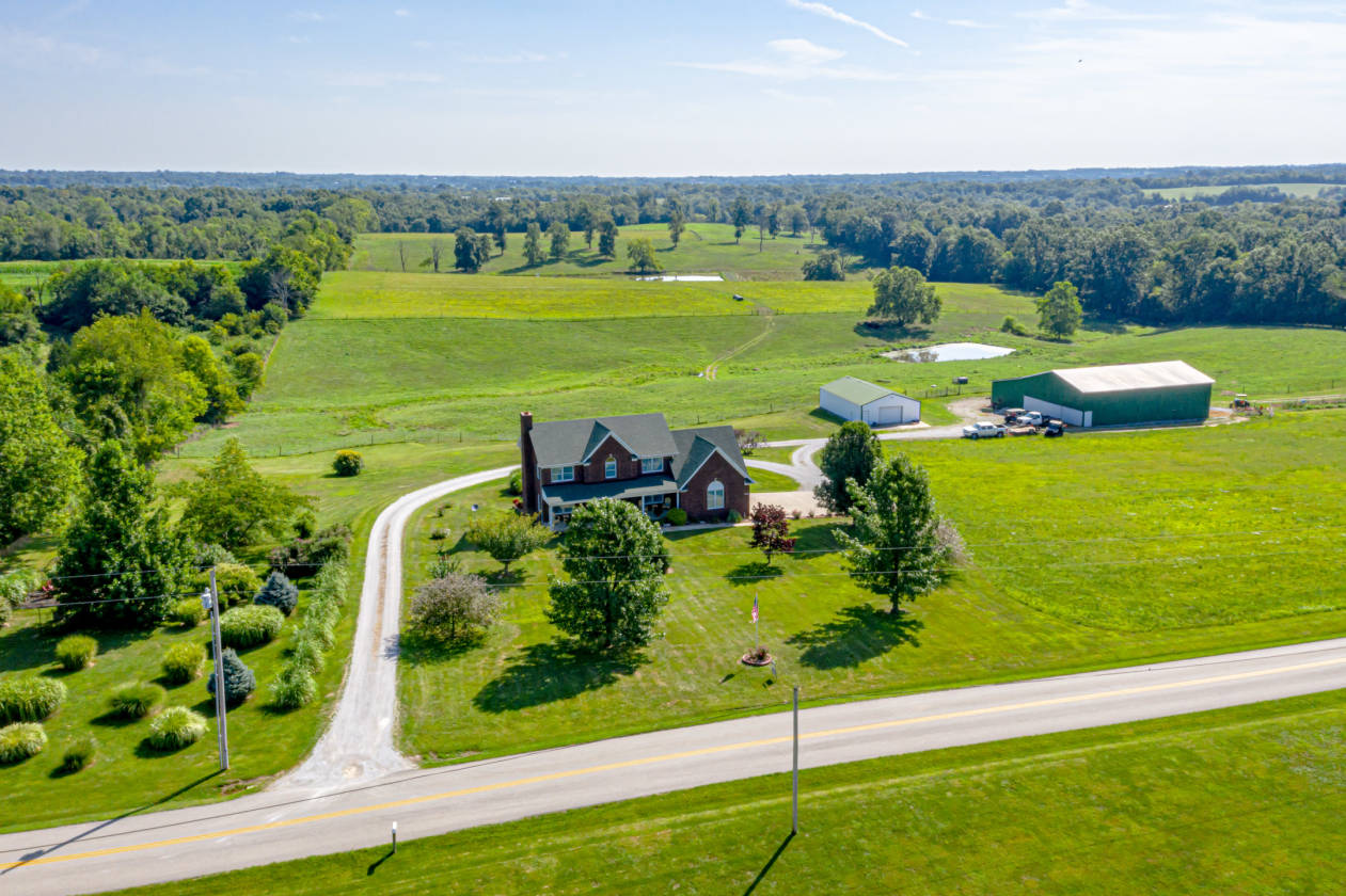 horse/cattle farm in Henry County, KY with beautiful home. Sulphur