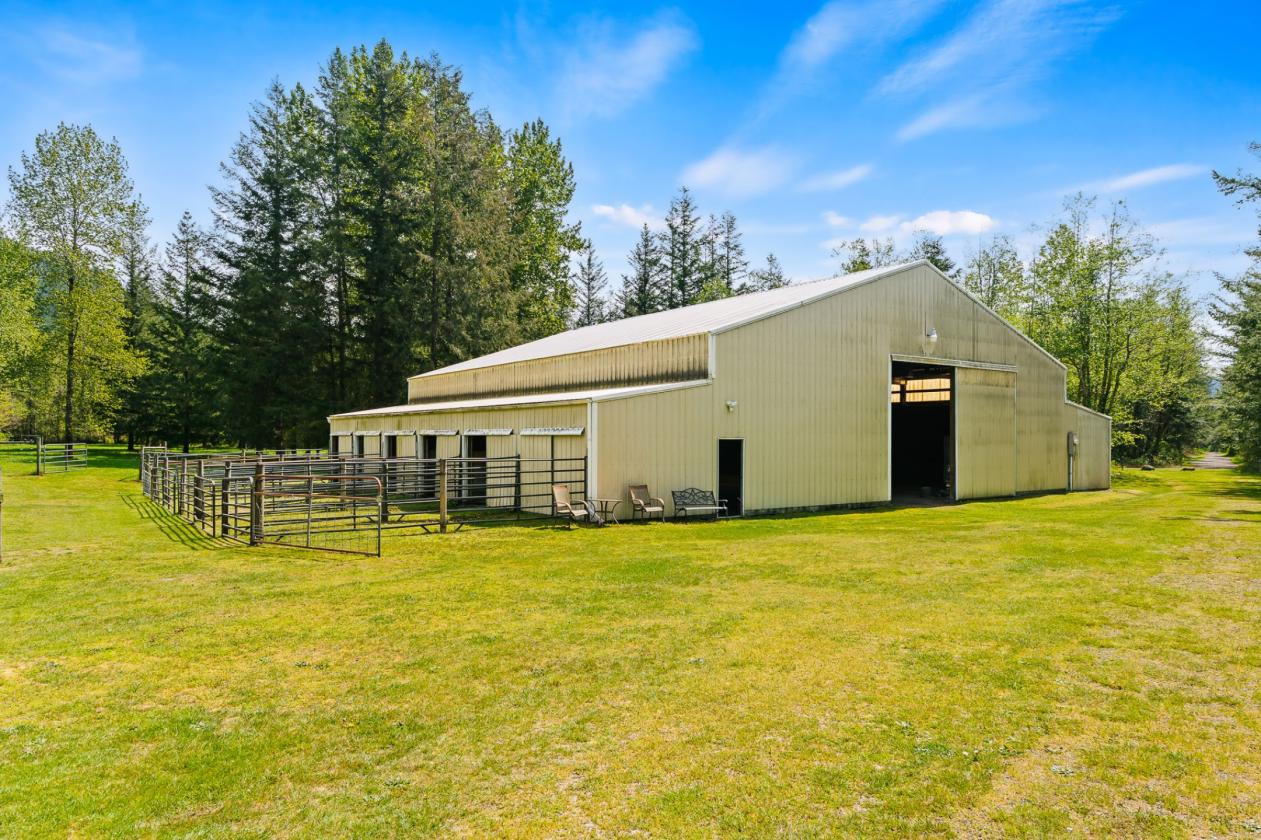 Timber Frame on 10 acres w/pool & arena - photo 6