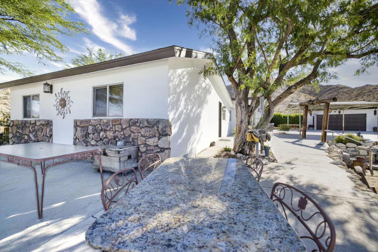 Equestrian Ranch, Two separated homes on 5 acres - photo 3