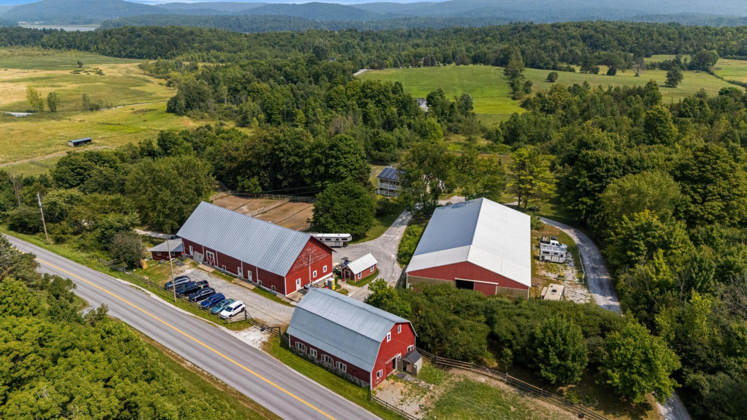 Established Equestrian Facility on 17 Acres - photo 10