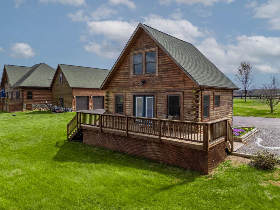 Modern log home and equestrian property with views - photo 7