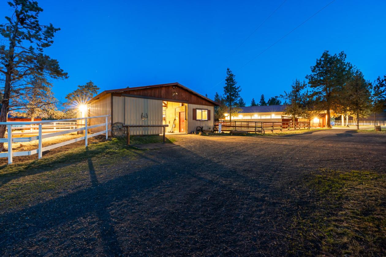Spectacular Horse Facility near Sisters - photo 8