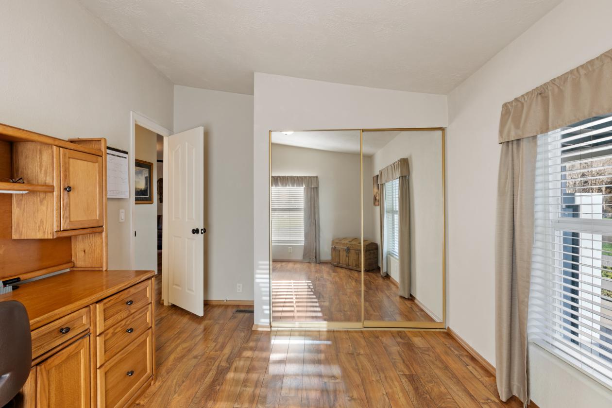 Experience True Country Living on This S. Oregon Estate - photo 18