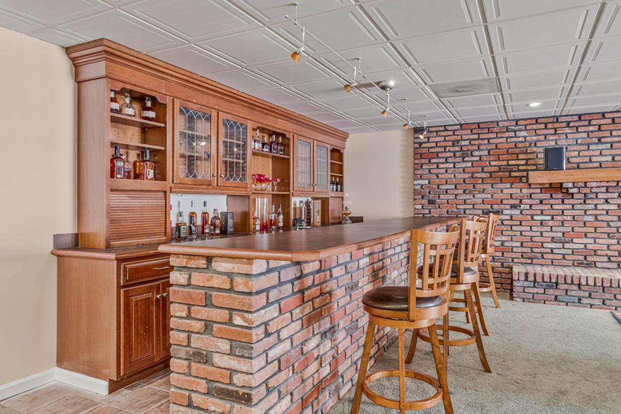 Custom-Crafted Equestrian Estate on 13 Acres - photo 12