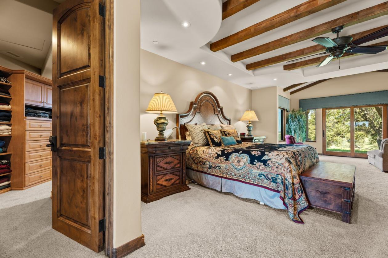 Luxury Equestrian Estate, Resort home, 352 Acres - photo 19