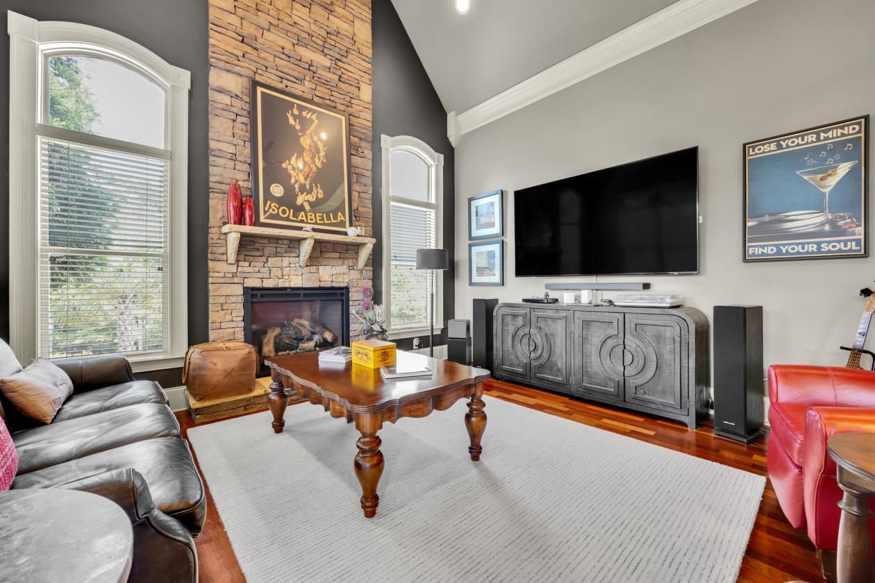 Luxury Country Estate on 15.6 Acres - photo 13