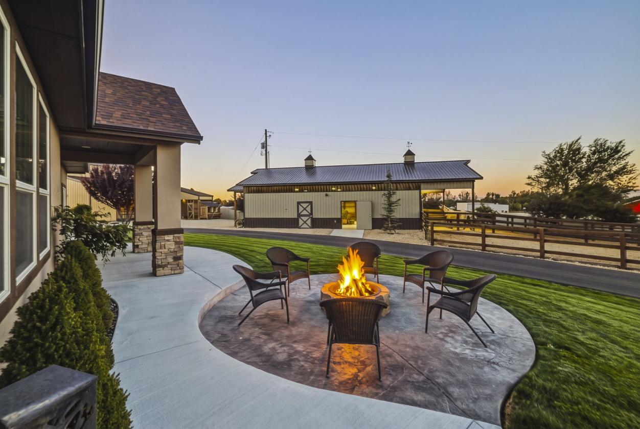 EQUESTRIAN ESTATE + LUXURY HOME + RIDE-OUT ACCESS! - photo 21