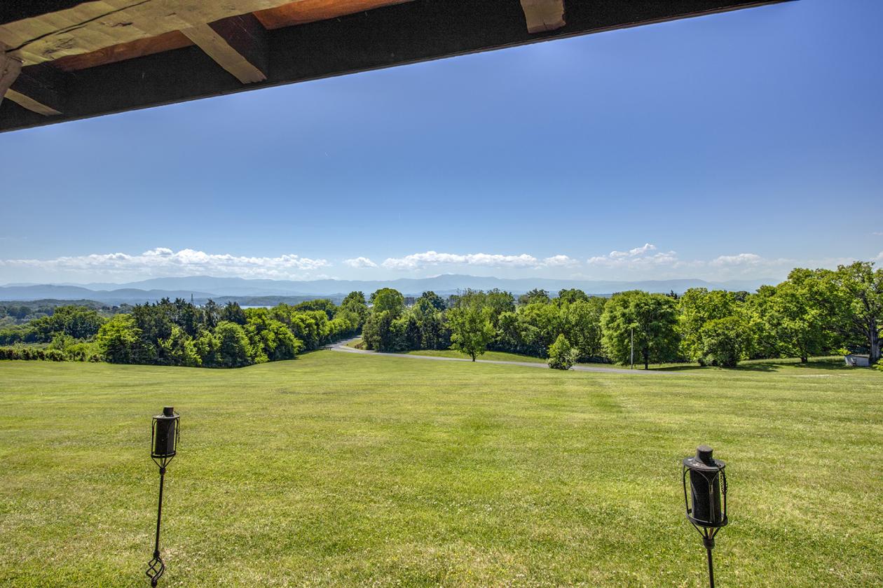 Beautiful log home on 33.95 acres - photo 3