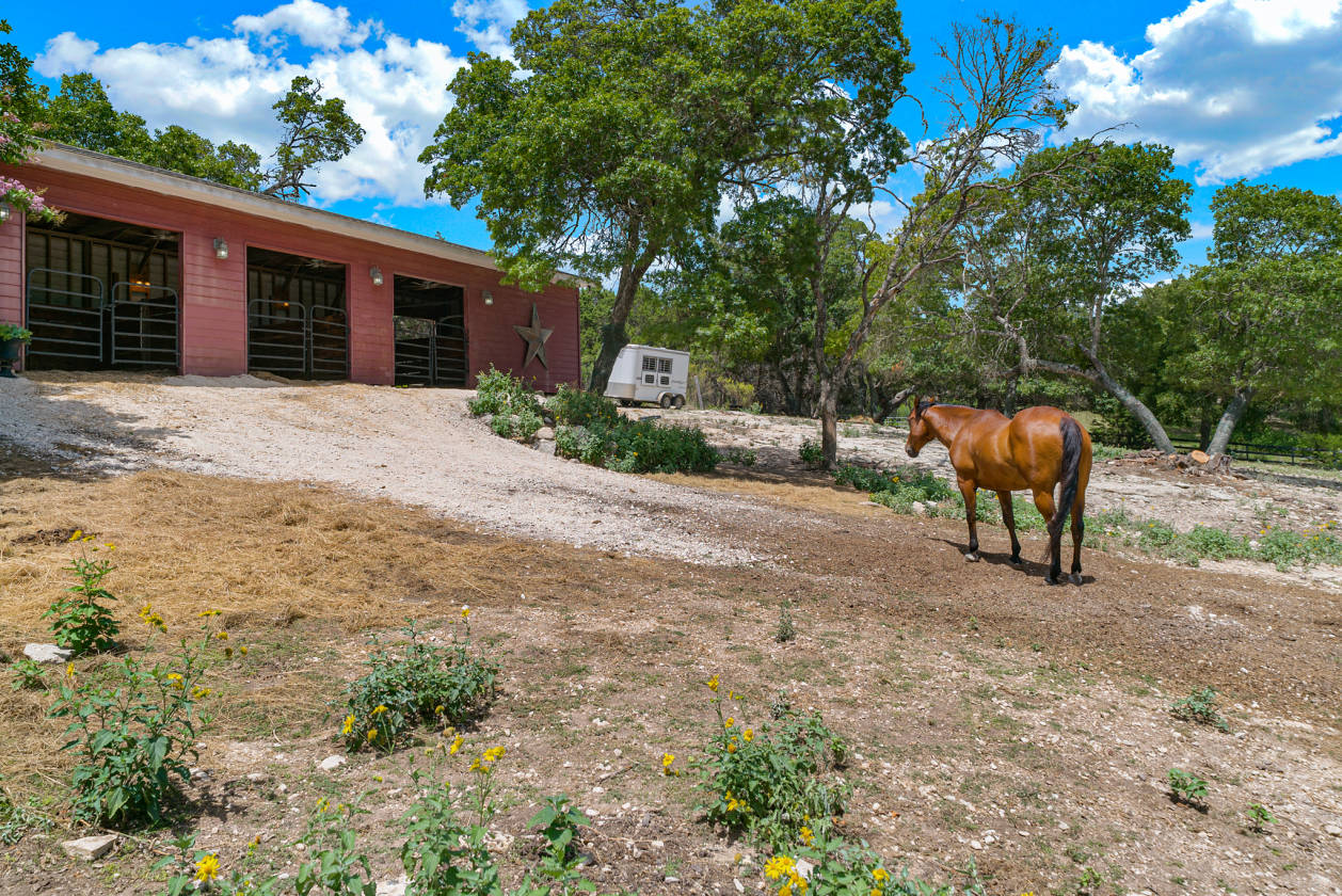 FANTASTIC SALE OF THIS 8.85 ACRE LUXURY HORSE PROPERTY! Boerne