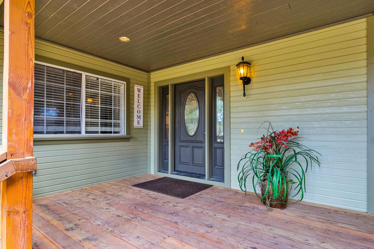 Beautifully updated horse property - photo 4